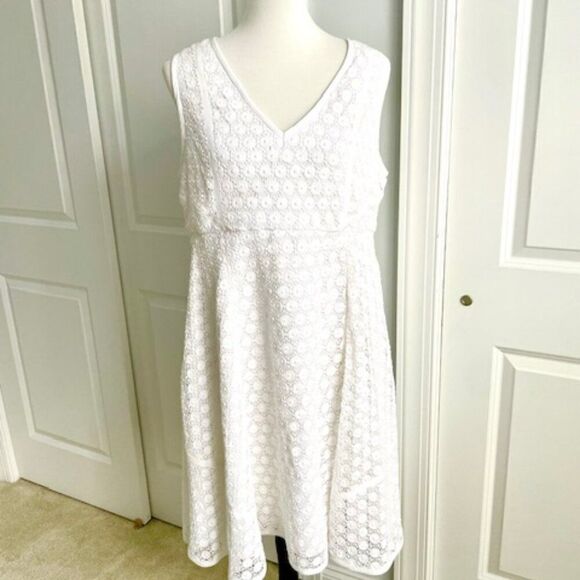 A Pea in the Pod Maternity White Eyelet Lace Dress Size Large - Picture 1 of 6